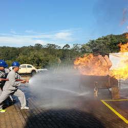 Curso de combate a incêndio da marinha