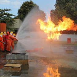 Curso de combate a incêndio em plataformas petróleo