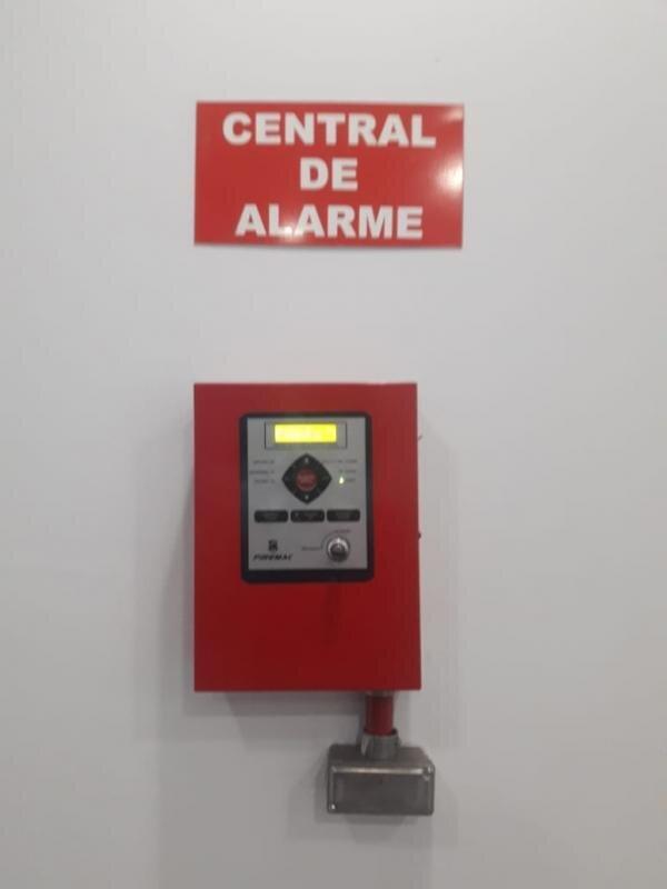 instalação central de alarme de incendio