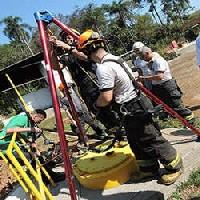 Treinamento de incêndio em espaço confinado