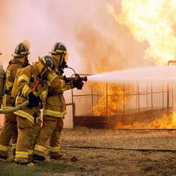 Treinamento de incêndio para bombeiros